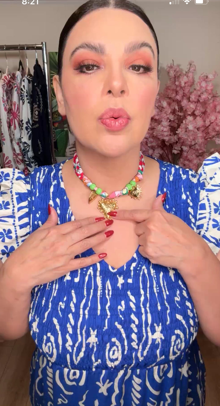 Collar rojo multi tela corazón dorado arte (#132)