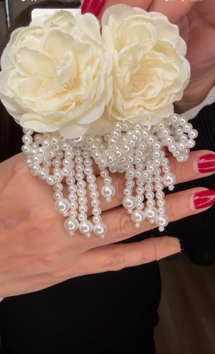 Arete beige y perlas colgantes delux (#100)