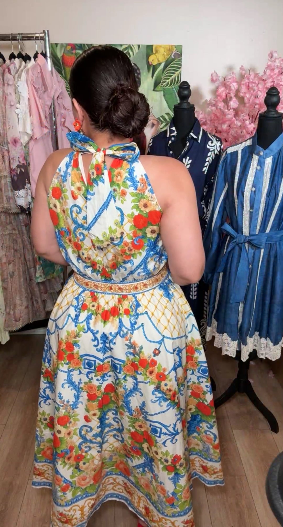 Vestido blanco diseño itialiano talavera y rosas cintura elastica midi (