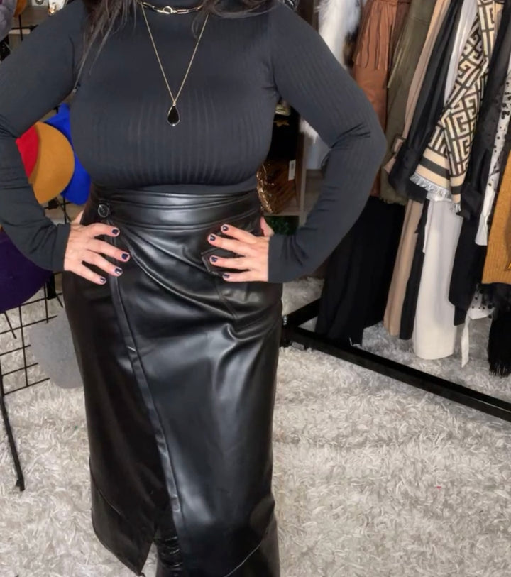 Falda Negra Piel Vegana Midi Lux