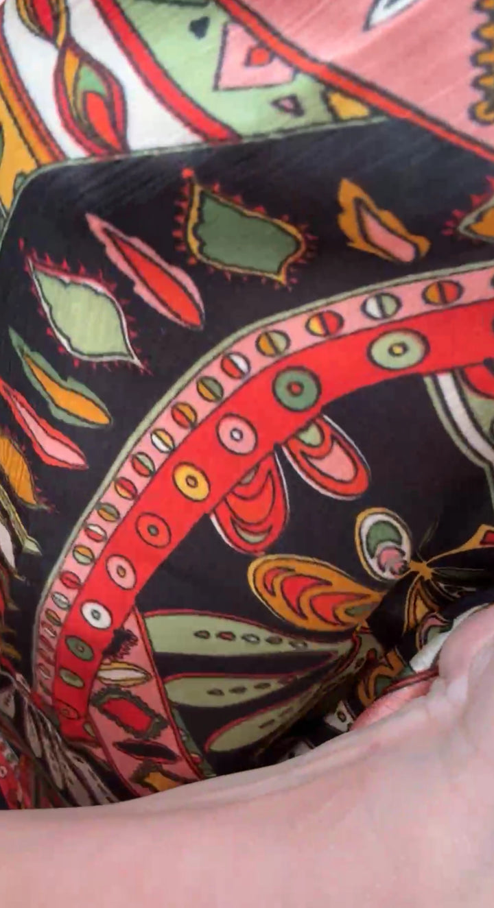 vestido negro estampado rojo multi arte midi satinado (#146)