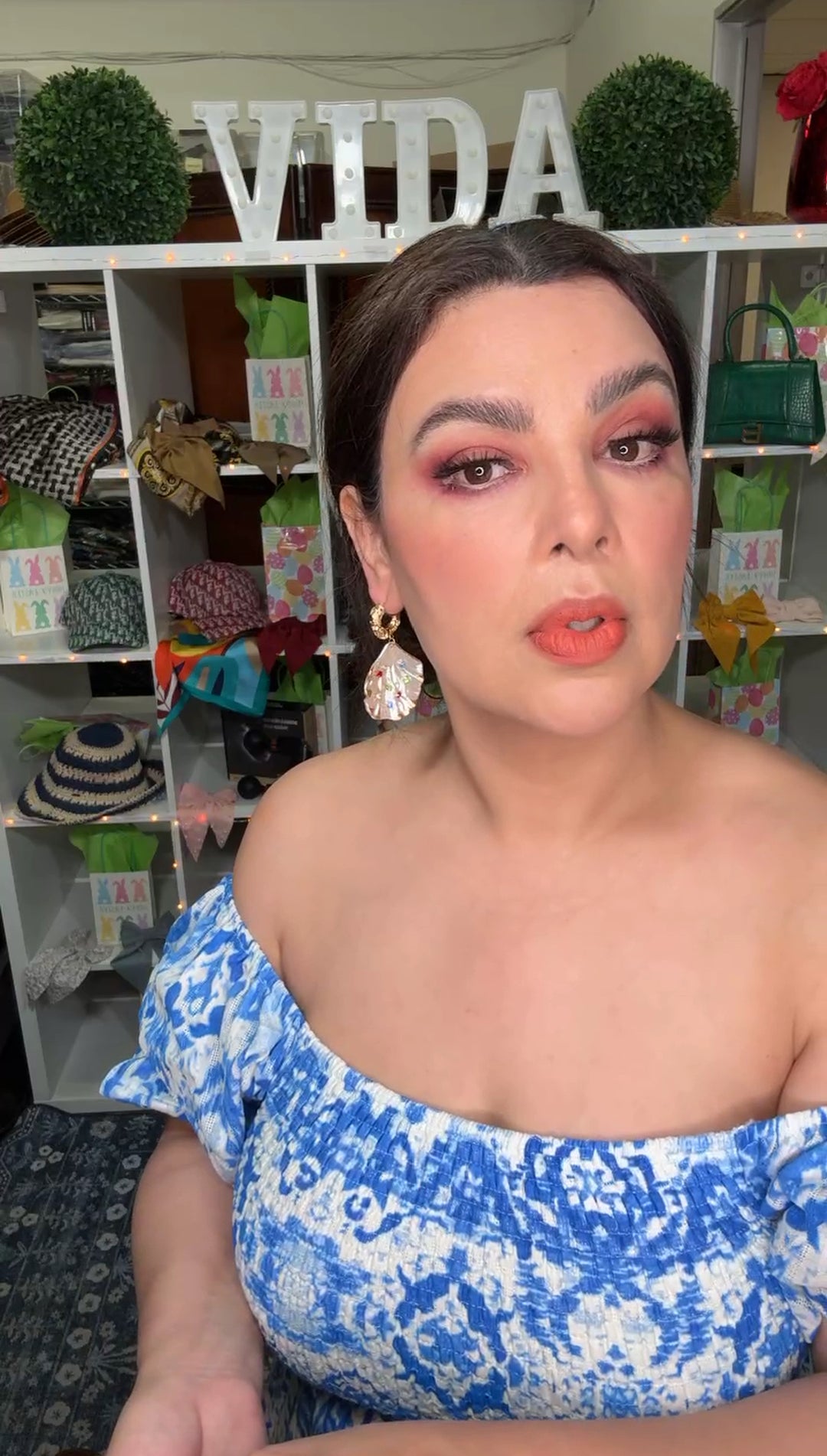 Arete Dorado Concha y Cristal Multi (#108)