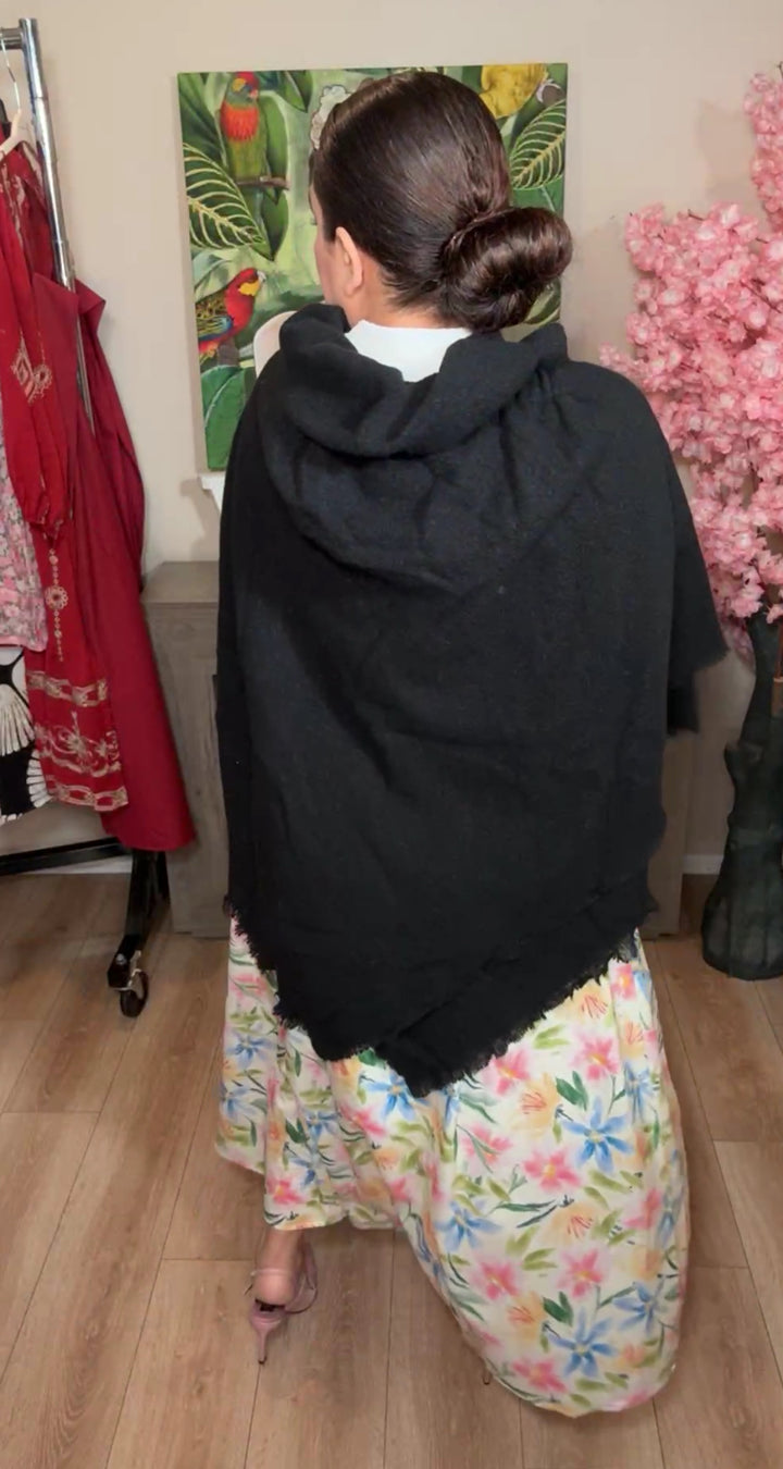 poncho negro cierre piel (#134)