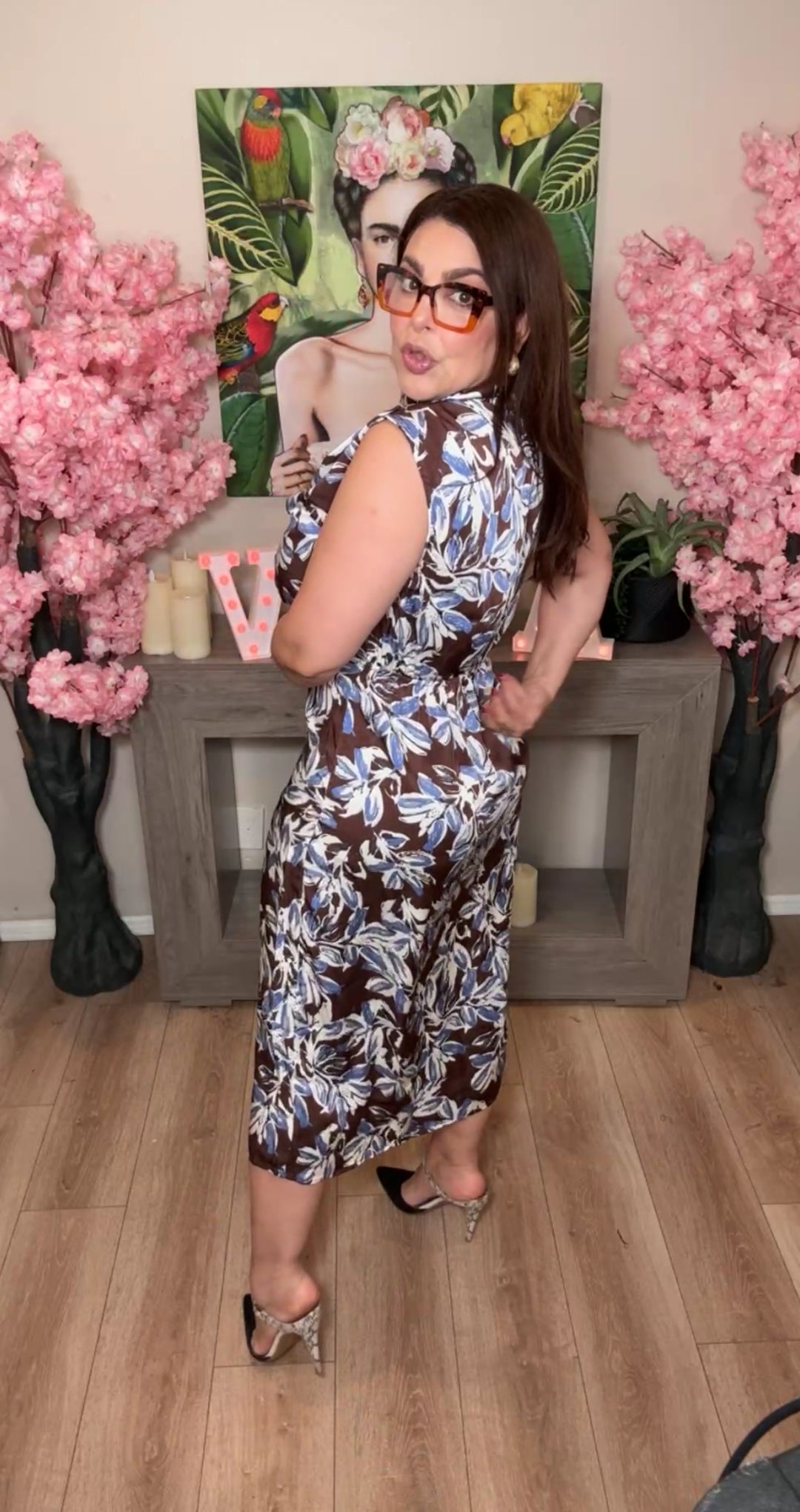 Vestido café hojas blanco con azul satinado cuello desnivel midi (#296)
