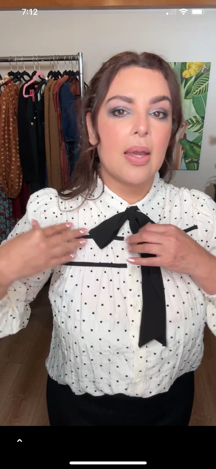Blusa Crema Boleada En Negro Listón Al Cuello (#119)
