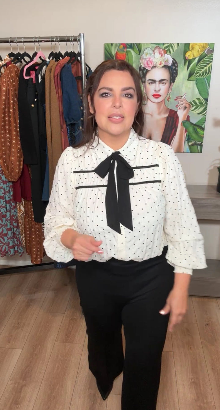 Blusa Crema Boleada En Negro Listón Al Cuello (#119)