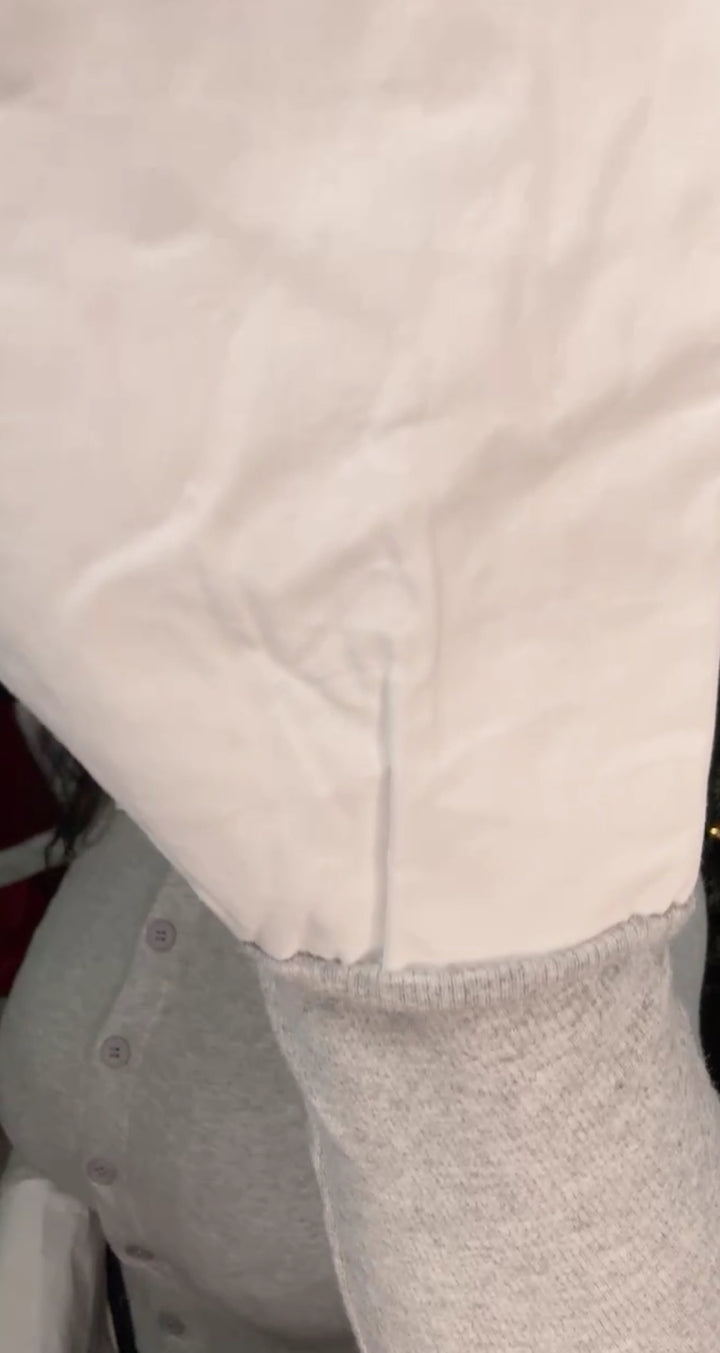 Sweater Gris Fondo Camisa Blanca (#164)