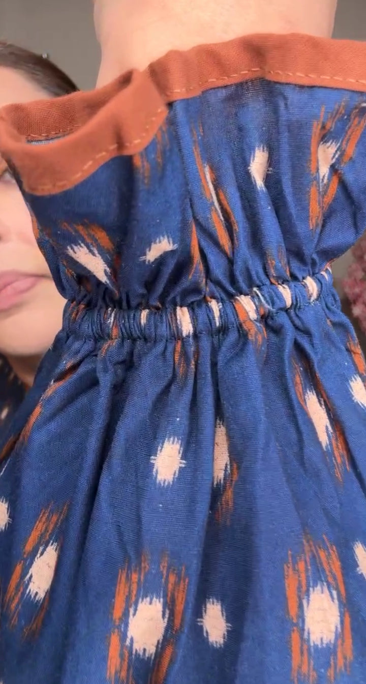 Blusa Azul Contorno Camel Volantes Al Hombro (#100)