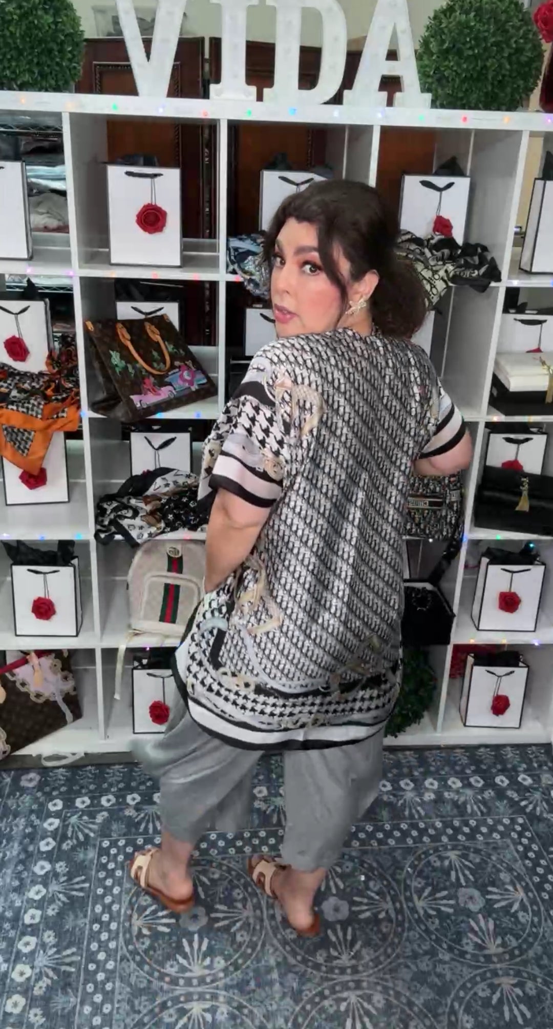 Blusa Negro y Blanco Dio Infinity (#111)