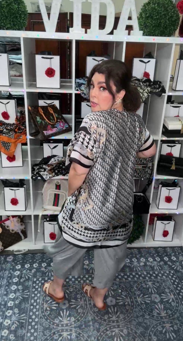 Blusa Negro y Blanco Dio Infinity (#111)