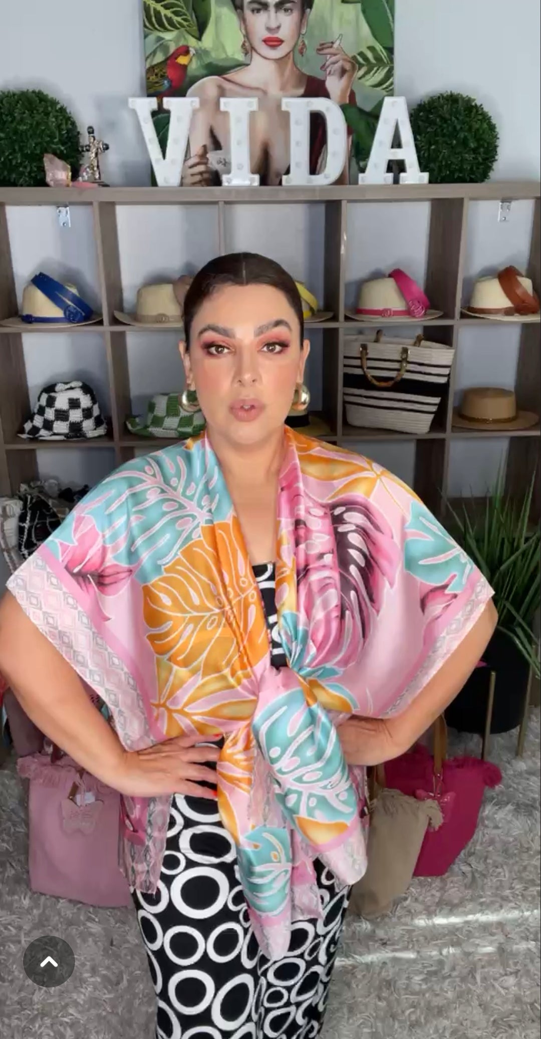 Blusa Rosa Chicle Hojas Naranja y Rosa Satinada Infinity (#127)