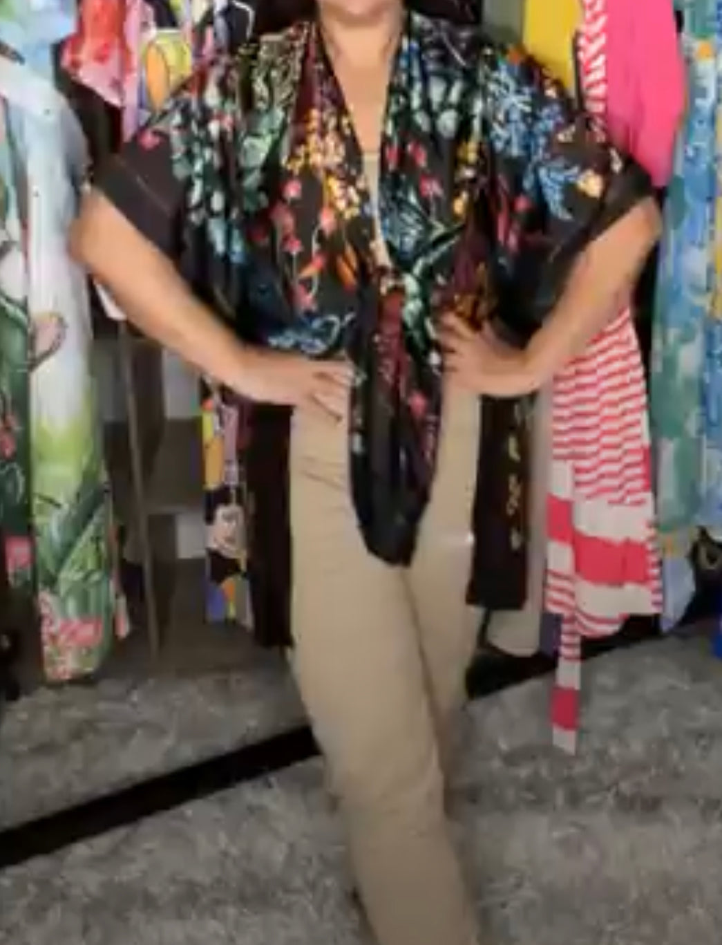 Blusa Negra Flor Multi Japonesa Satinada Infinity (#139)