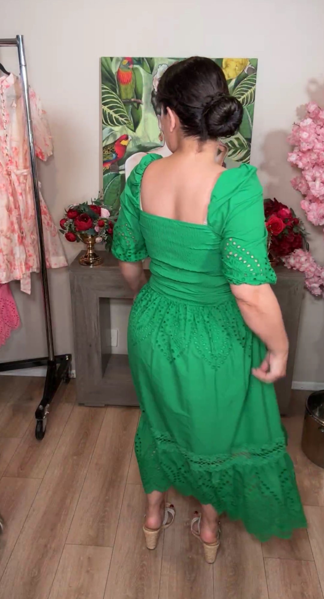 Vestido verde con crochet y detalles eyelet con cinto midi (#132)