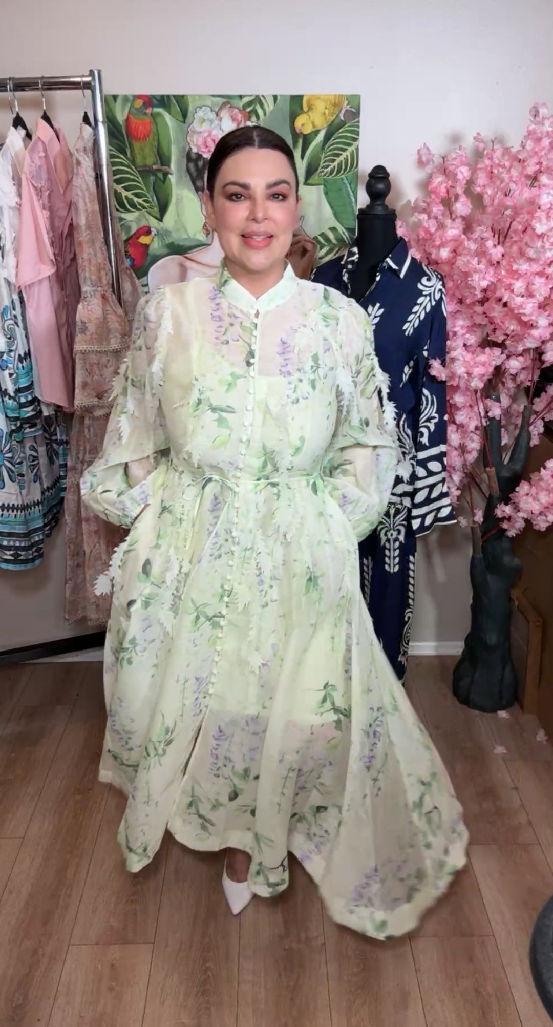 Vestido verde y lila floral aplicaciones midi (