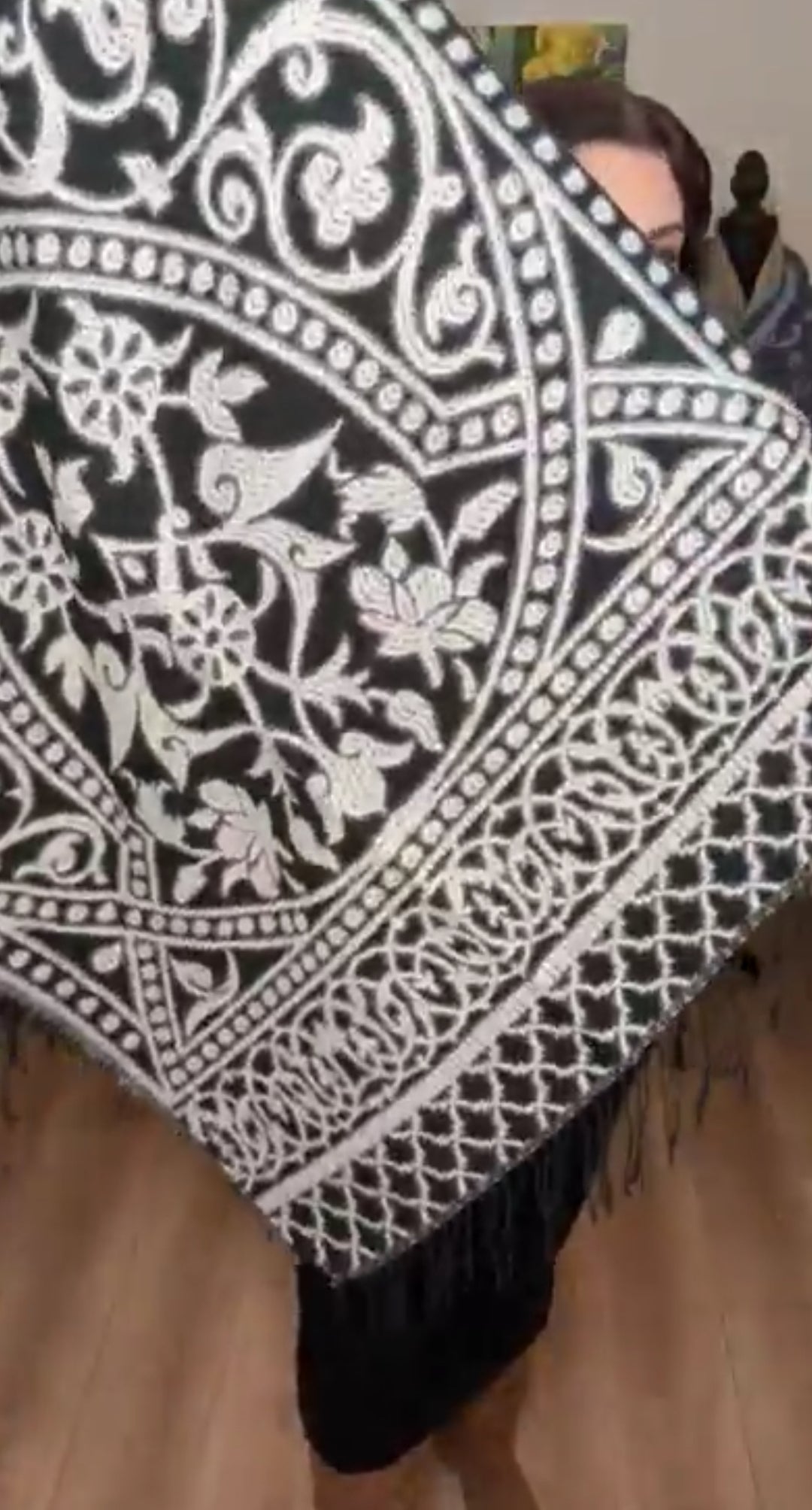 Shawl negro y blanco floral paisley suave (#138)
