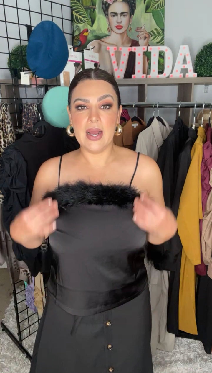 Blusa Negra Satinada Plumas (#116)