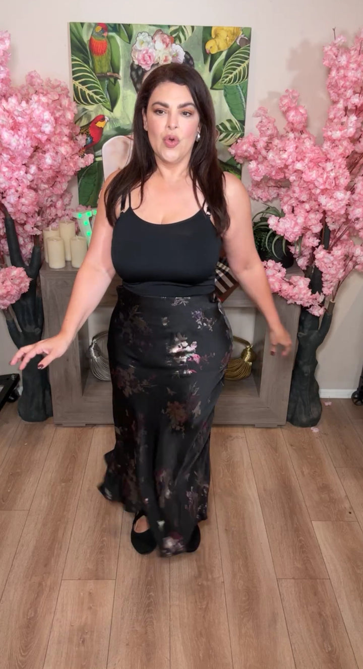 Falda Negra Floral Asia Maxi Satinada (#116)