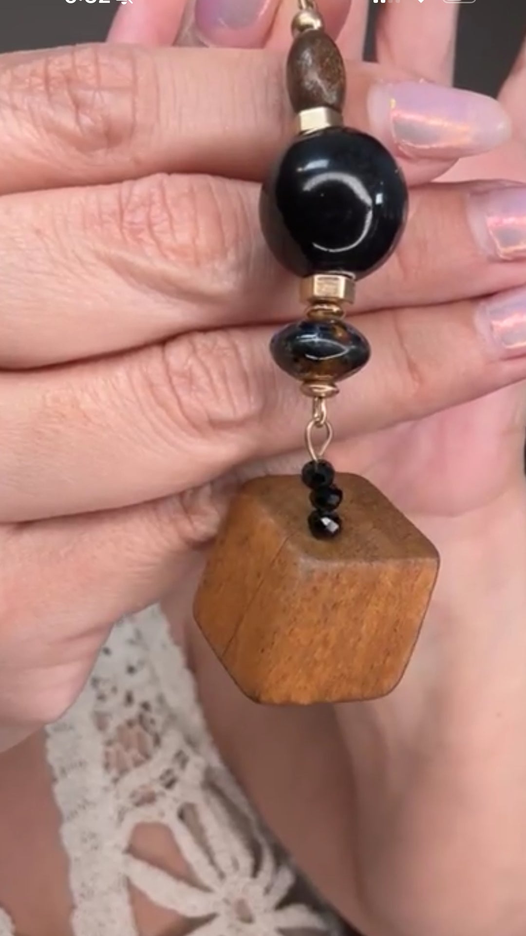 Arete Cafe Y Negro Madera Y Piedras (#106)