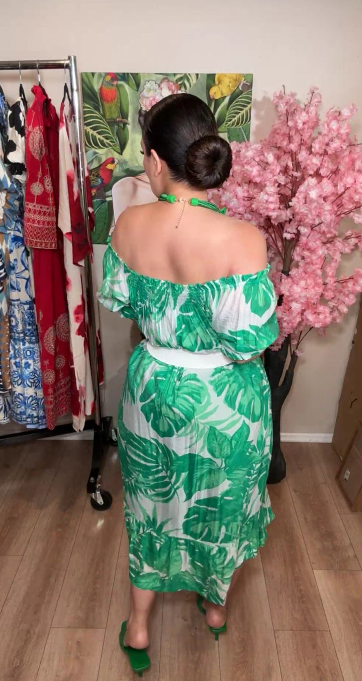 Vestido verde y blanco tropical escote bardot suelto midi (#158)