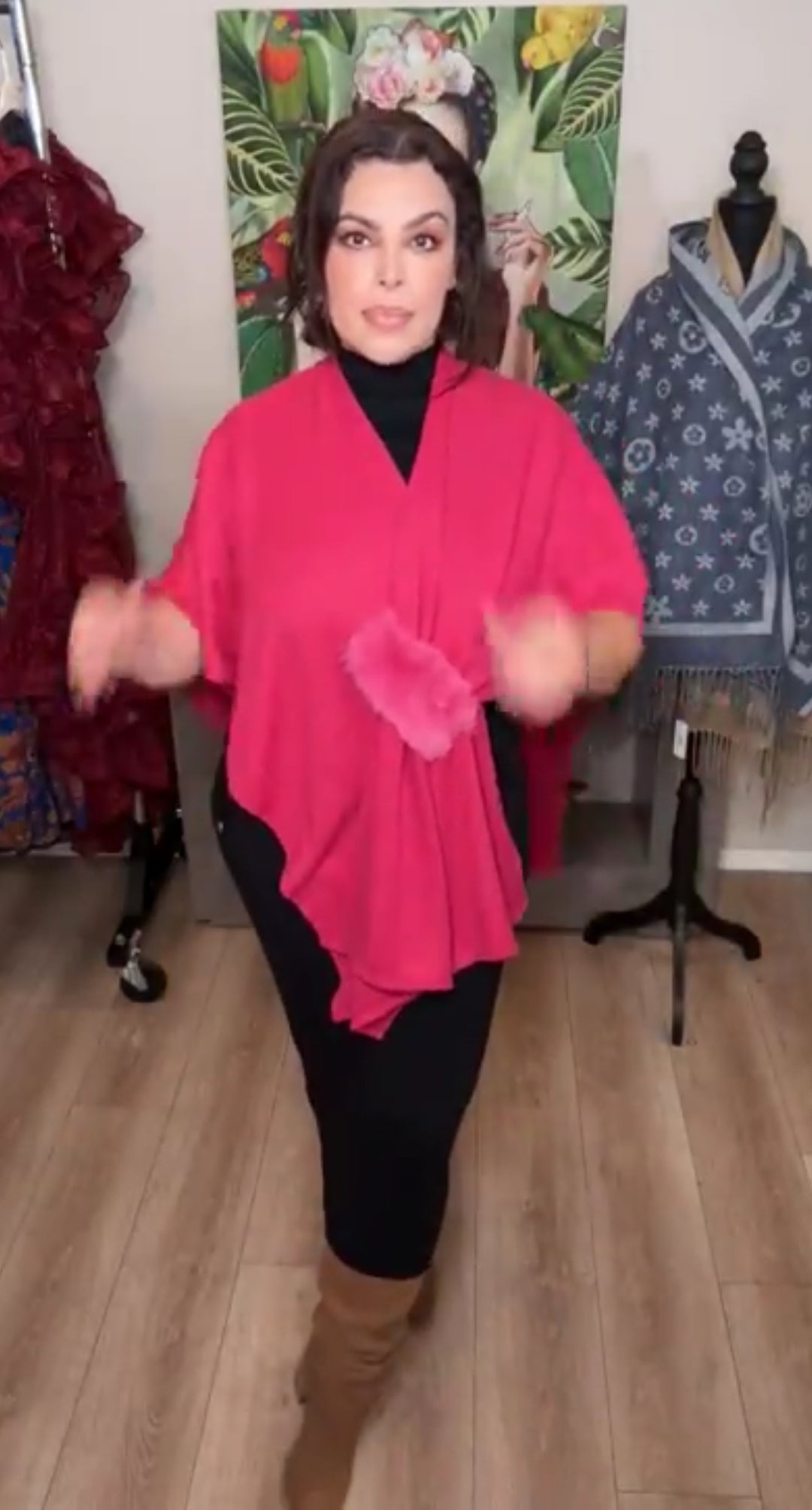 Poncho rosa con fur detalle frontal (#133)