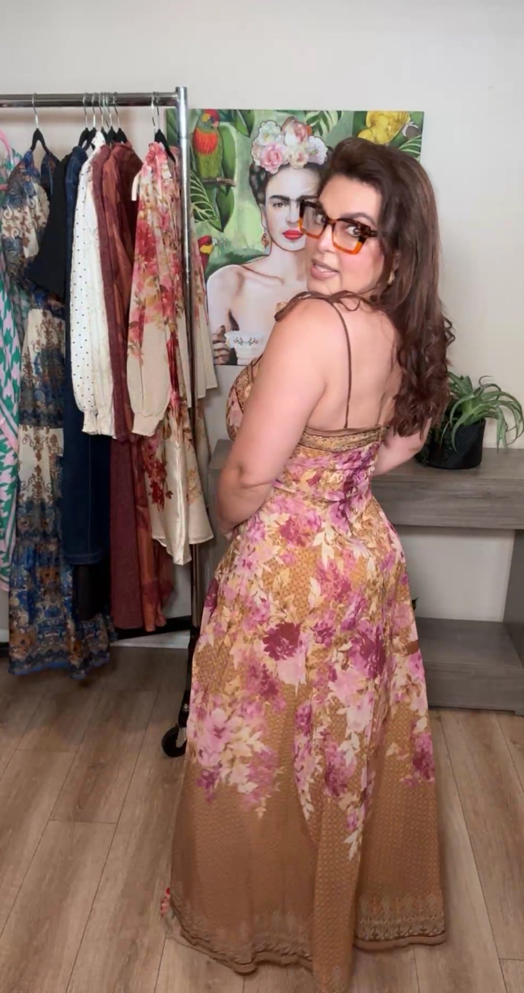 Vestido chocolate flores lavanda y tirante flor 3-D maxi (#145)