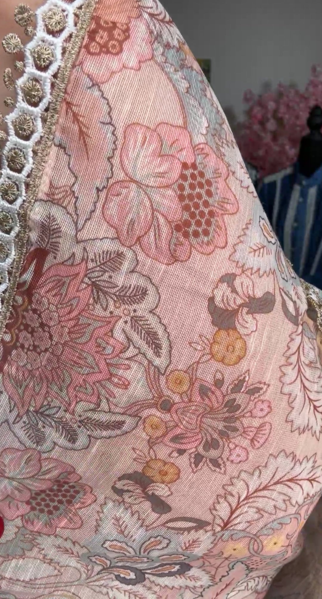 Vestido rosa pálido victoriano manga volantes hilo oro midi (