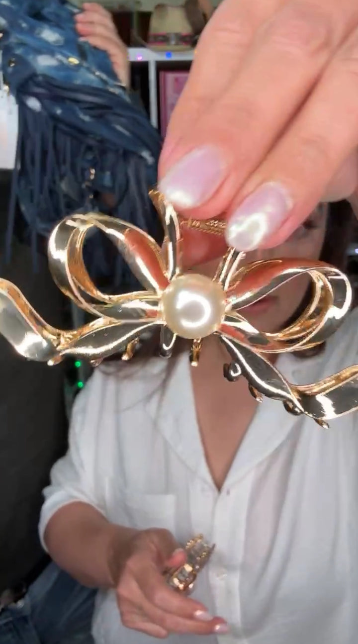 Broche dorado moño y perla (#148)