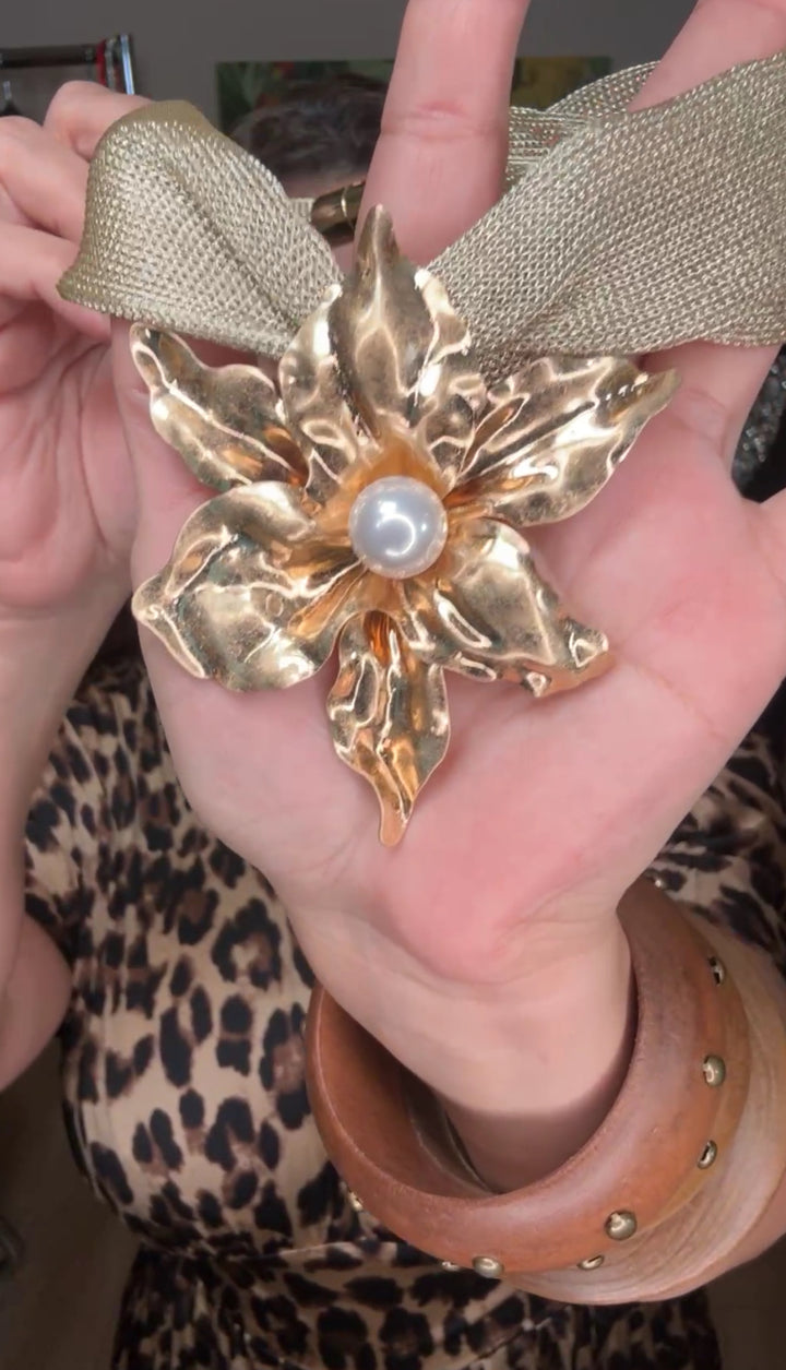 Collar Dorado Flor Oro con Perla (#114)