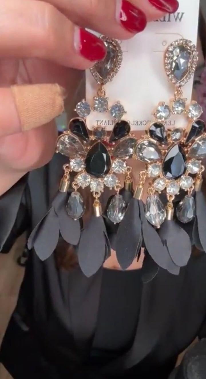 Arete negro y plomo cristal con flor chiffon colgante