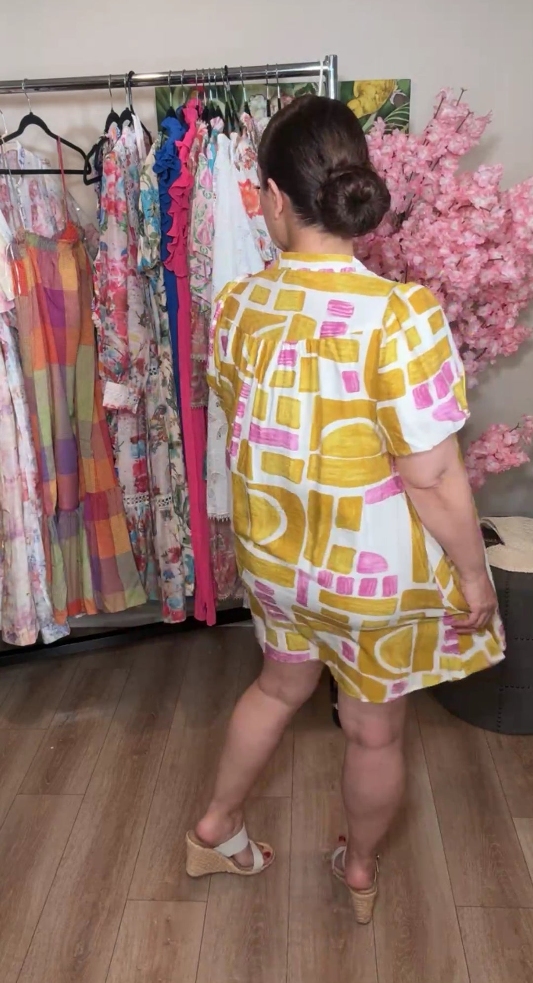 Vestido mostaza y magenta contemporáneo mini (