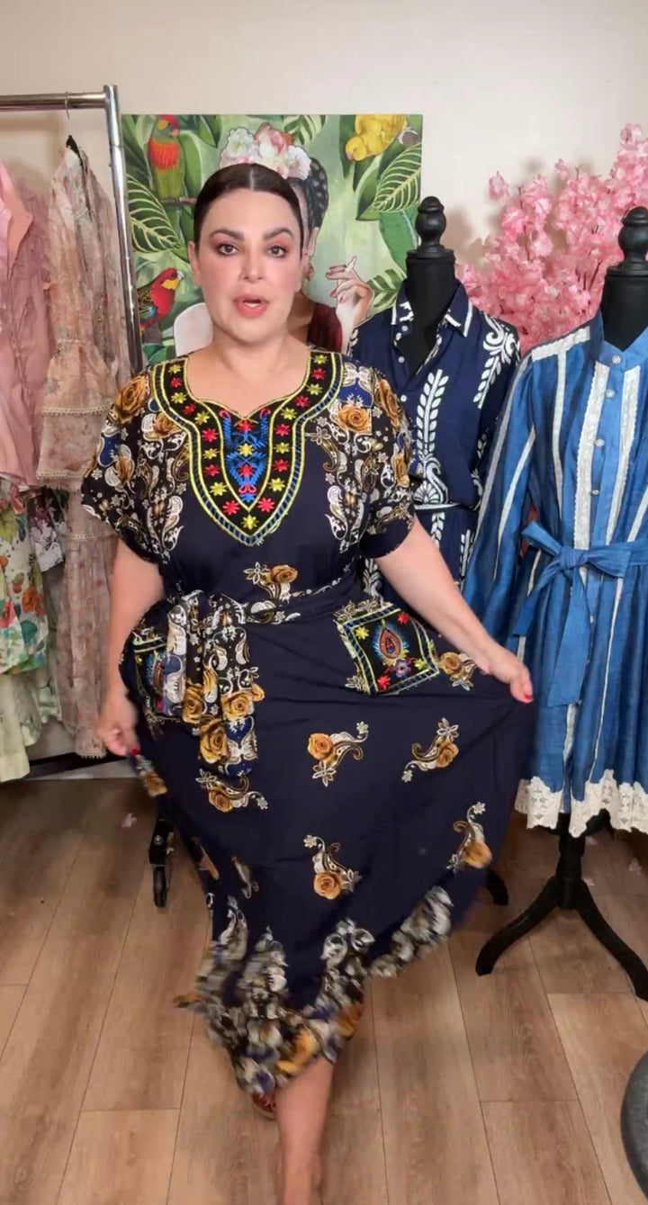 Vestido azul marino bordado étnico y cinto maxi (