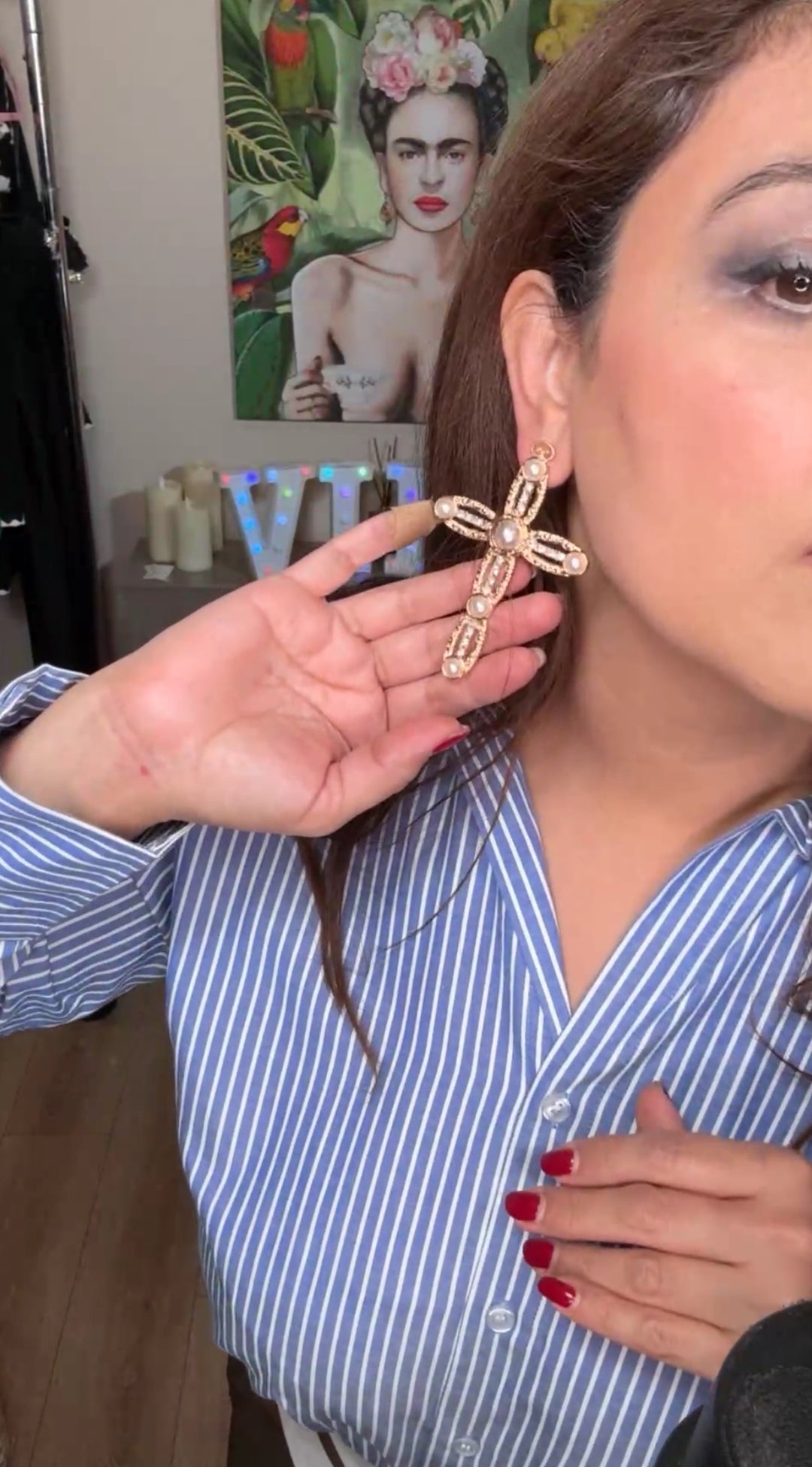 Arete dorado cruz y perlas con pedrería XL (#104)