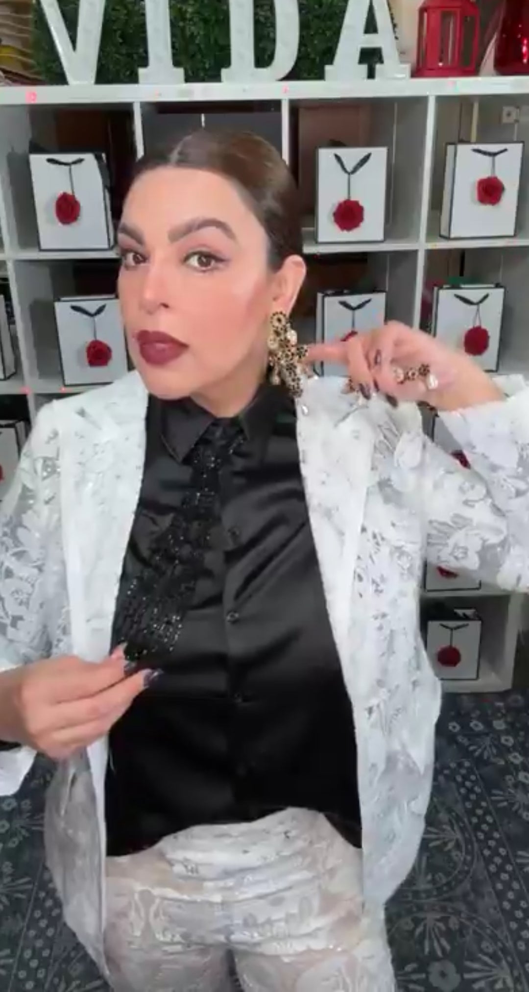 Arete Dorado Piedra Negra con Perlas Virgen X Luxury (#111)
