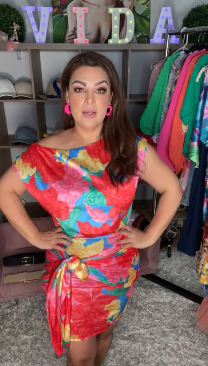 Vestido Azul Flores Rosa y Rojo Satinado Mini Amarre mascada al Frente (