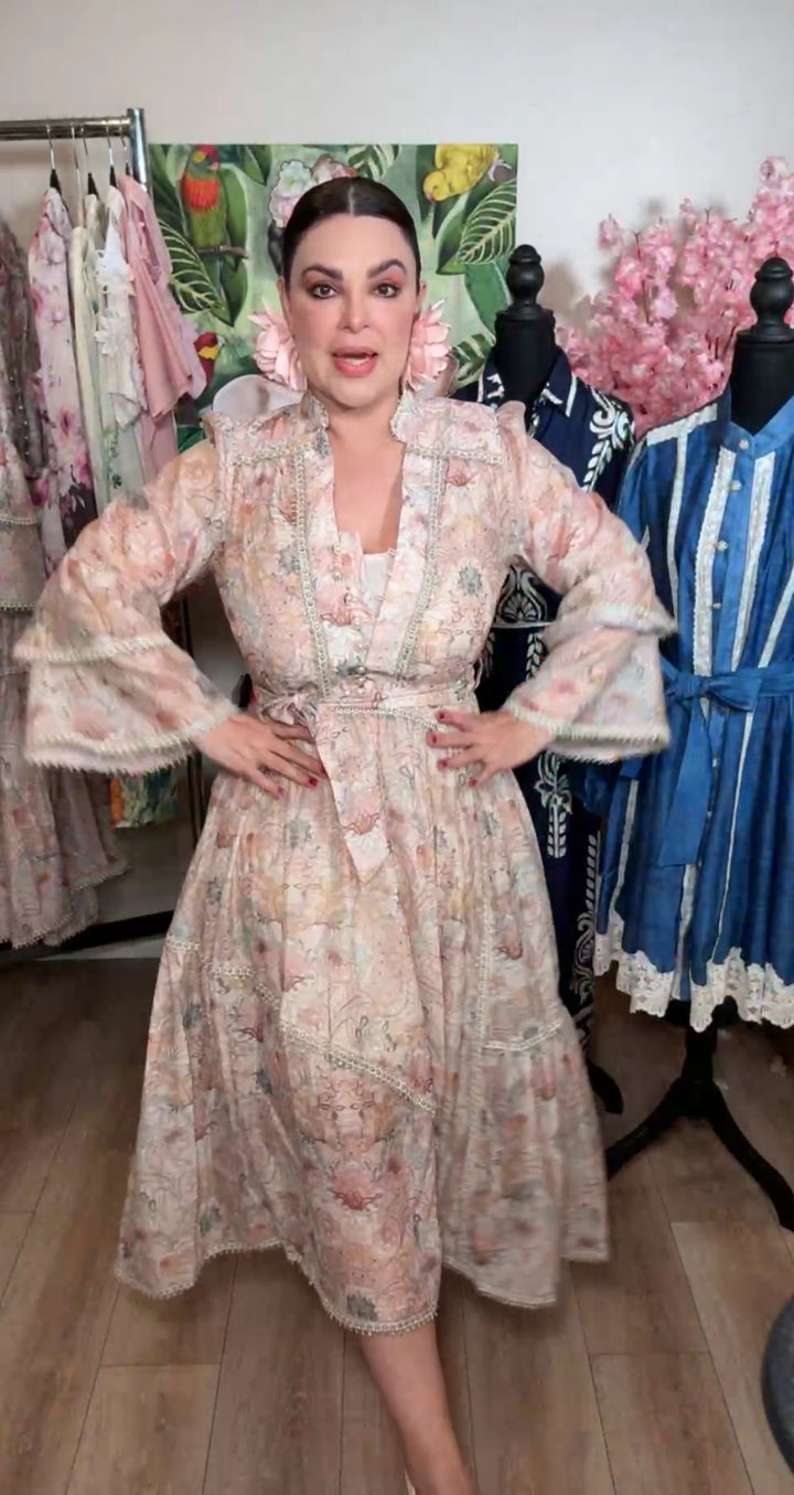 Vestido rosa pálido victoriano manga volantes hilo oro midi (