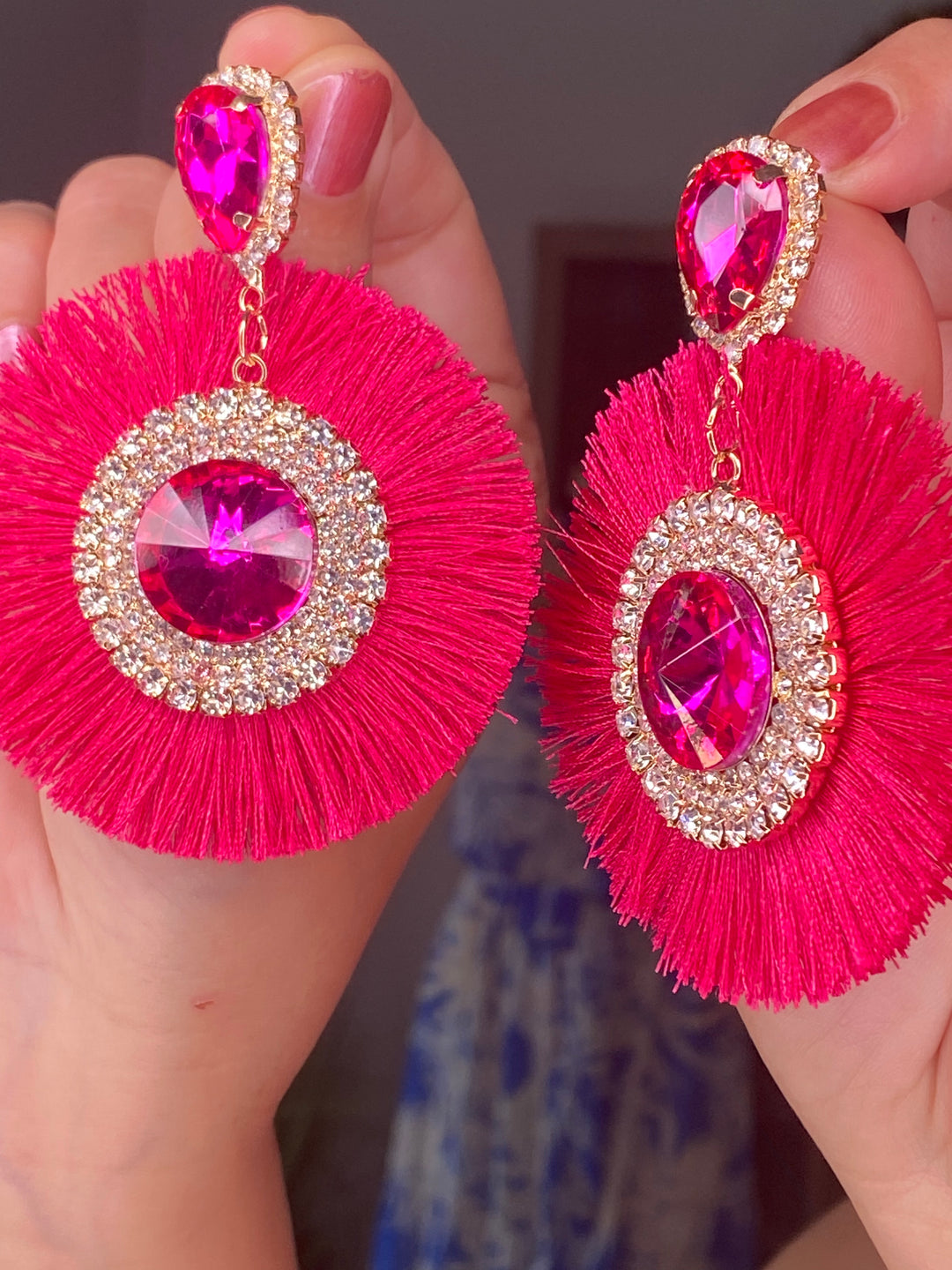 Arete Rosa Fuchsia Hilo de Seda y Pedreria (#135)
