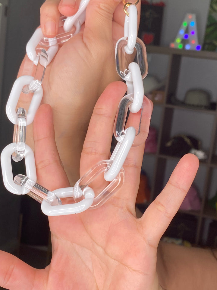Collar Blanco y Transparente Cadena (#110)