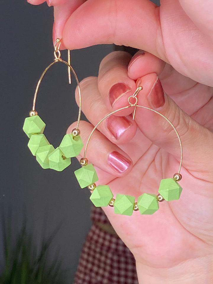Arete Verde Limon con Dorado Circular (#192)
