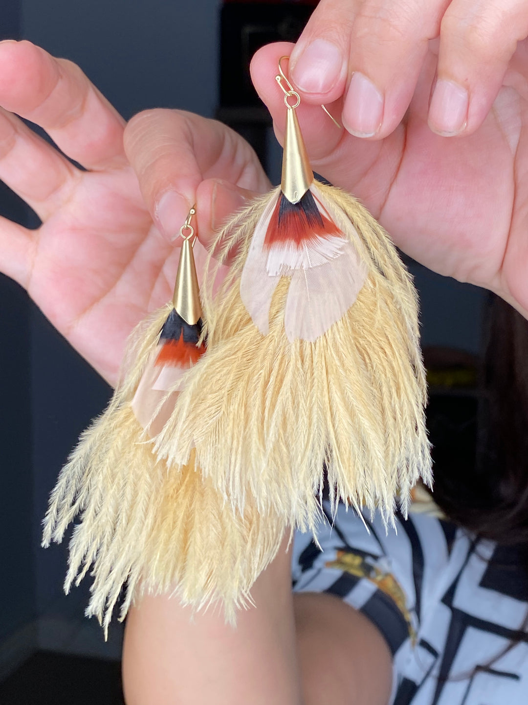 Arete Beige Plumas (#122)