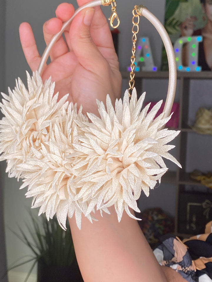 Collar Set Beige Flores Tela (#153)
