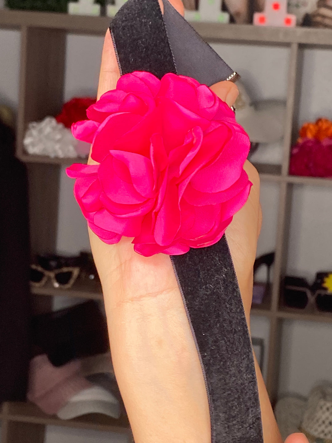 Collar Chocker Flor Magenta Velvet Negro (#207)