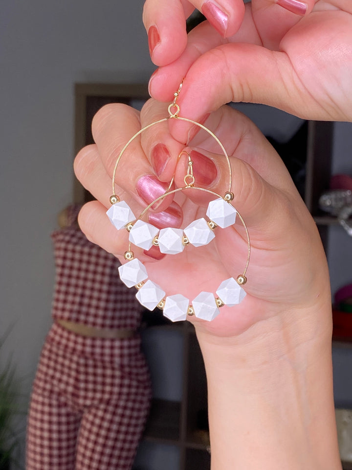 Arete Blanco con Dorado Circular (#329)