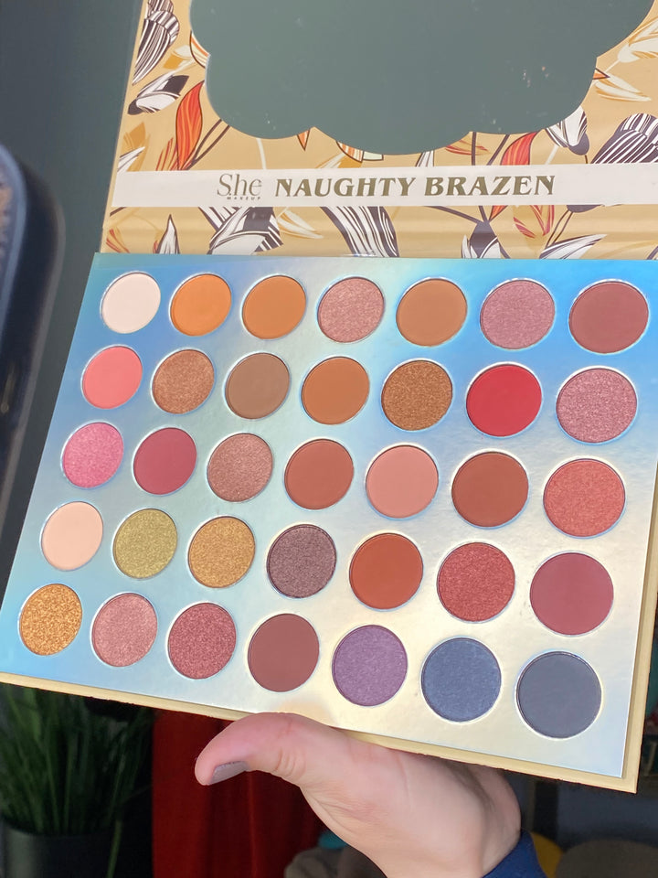 Paleta de Sombras Naughty Brazen She Makeup (#116)