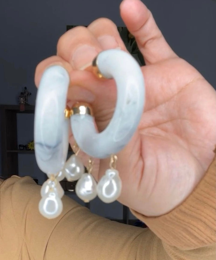 Arete Arracada Blanco Marmoleado con Perlas (#157)
