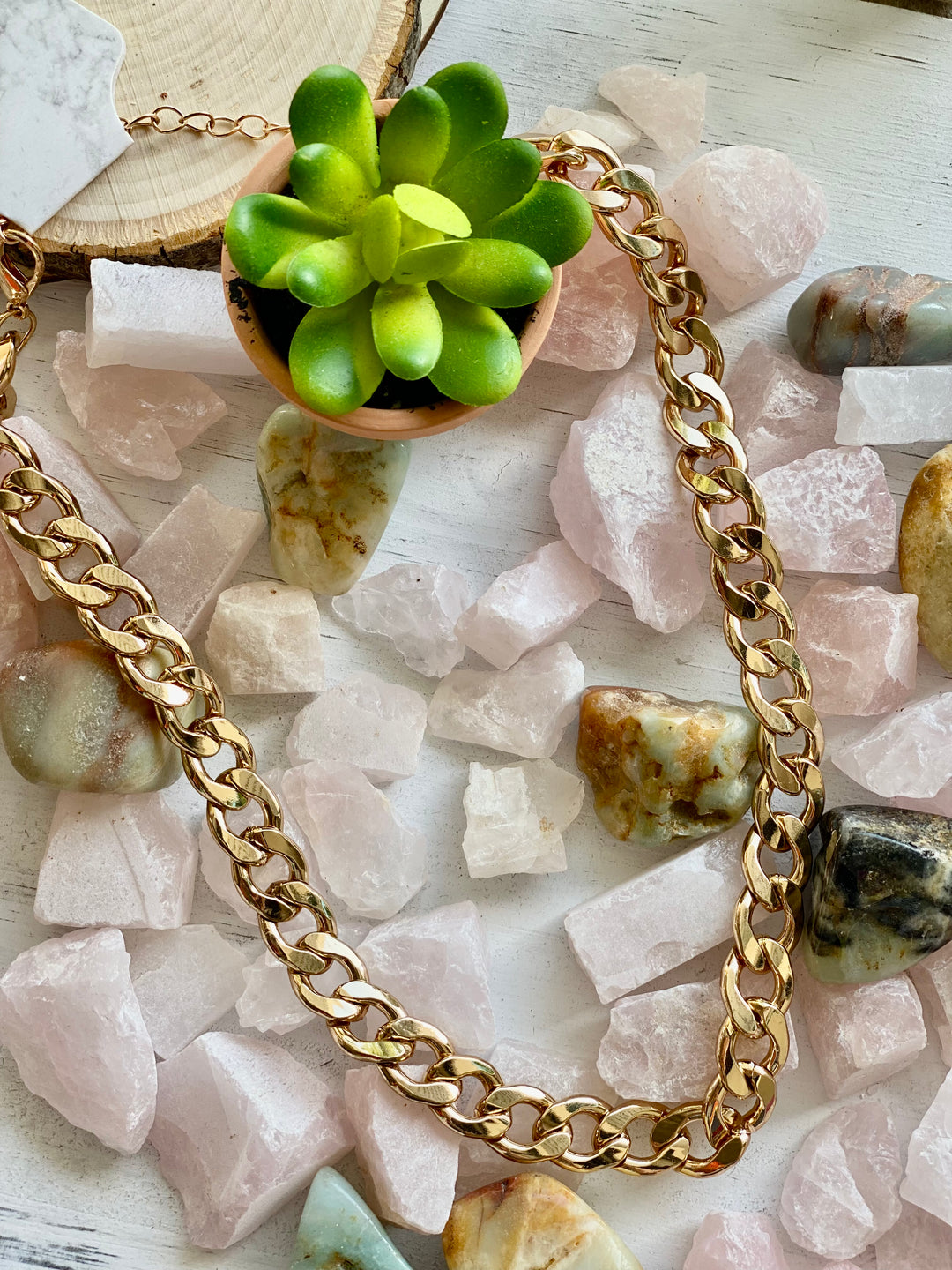 Collar dorado eslabones